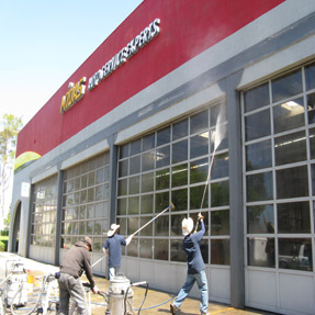 Pressure Washing Commerical Building