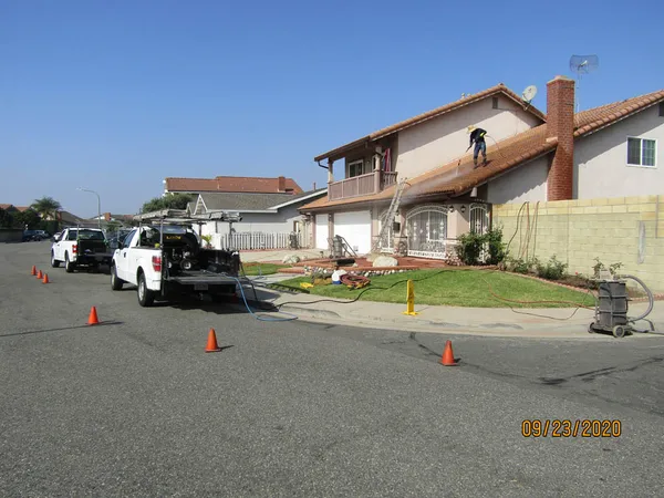 Residential roof cleaning service