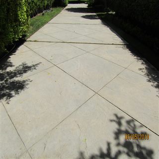 Concrete walkway after driveway and hardscape cleaning